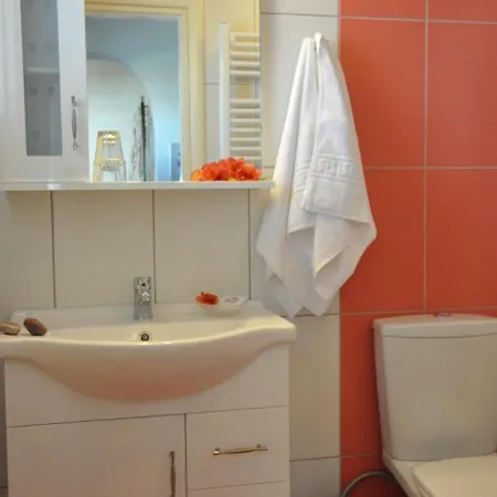 Artemis Hotel *