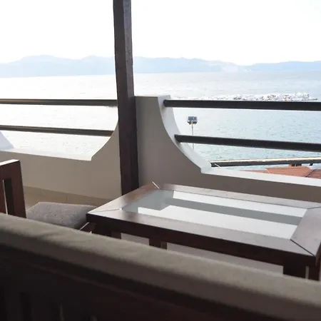 Artemis Hotel *